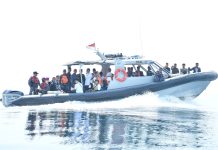 Brigif 4 Mar/BS, Pemprov Lampung bersama PLN Unit Induk Distribusi Lampung melaksanakan Penyerahan Bantuan Sosial kepada Masyarakat Pulau Legundi