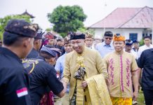 Mirzani Djausal Terima Gelar Kehormatan Ksatria Shri Nata Buana