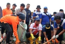 Penjabat Gubernur Lampung Samsudin Buka Kegiatan Coastal Clean Up 2024 di Pantai Payang Panjang