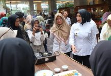 Kadis PPPA Lampung Tinjau Praktik Memasak MPASI dalam Upaya Cegah Stunting