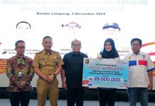 Samsudin Serahkan Tali Asih kepada Atlet, Pelatih, dan Official Berprestasi