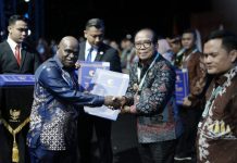 Samsudin Terima Penghargaan Provinsi Pembina Kabupaten/Kota Peduli HAM Tahun 2024
