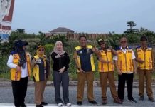 Anggota DPRD Lampung Lesty Putri Utami bersama Kadis BMBK Lampung meninjau ruas jalan Korpri-Purwotani