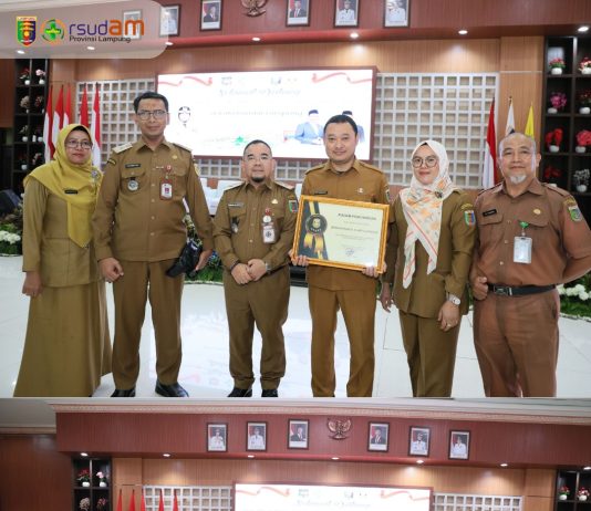 RSUD Abdul Moeloek Terima Penghargaan di Aula Semergo atas Layanan TB Komprehensif