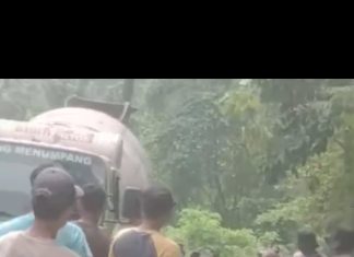 Warga Desa Munca Geram, Patungan Perbaiki Jalan Rusak Setelah 15 Tahun Tak Tersentuh Pembangunan