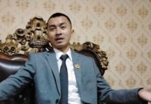 Warga Desa Munca Patungan Perbaiki Jalan Rusak, Ketua DPRD Pesawaran Minta Maaf dan Janji Perjuangkan Anggaran