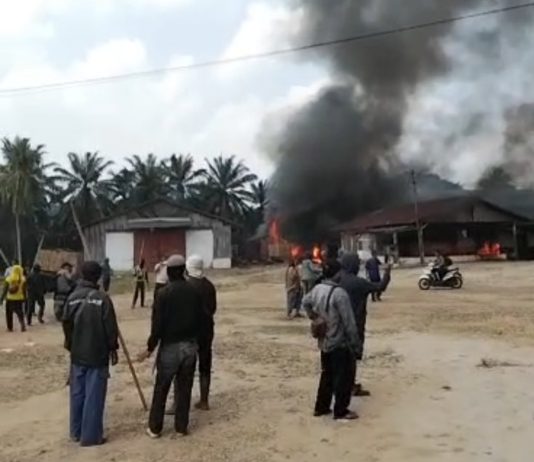 Fakta Kerusuhan Massa Duduki Lahan Grup Bumi Waras, 36 Bangunan dan 12 Kendaraan Terbakar