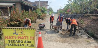 Warga Bandar Dewa dan Menggala Mas Sambut Gembira Pembangunan Jalan Lingkungan, Anggaran Capai Rp1,12 Miliar