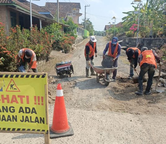 Warga Bandar Dewa dan Menggala Mas Sambut Gembira Pembangunan Jalan Lingkungan, Anggaran Capai Rp1,12 Miliar